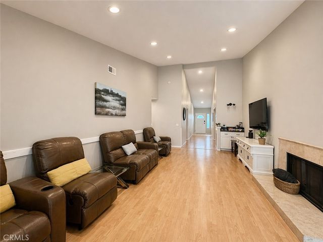 21100 Vintage, Chatsworth, CA 91311