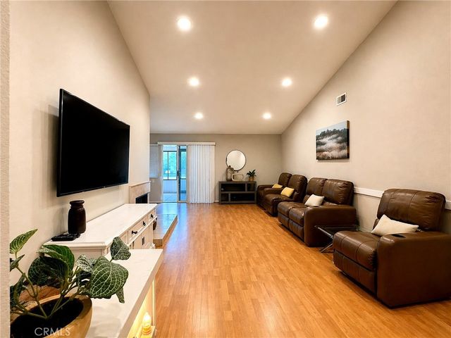 21100 Vintage, Chatsworth, CA 91311