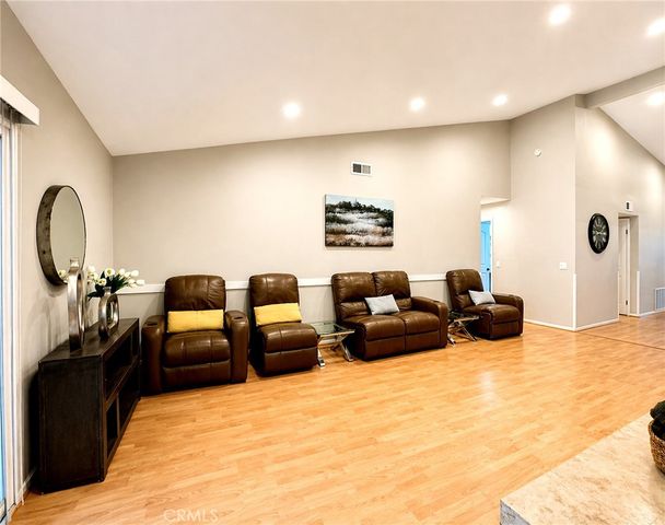 21100 Vintage, Chatsworth, CA 91311