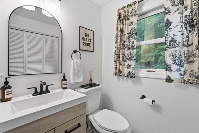2 Reverend Parker Road, Londonderry, NH 03053