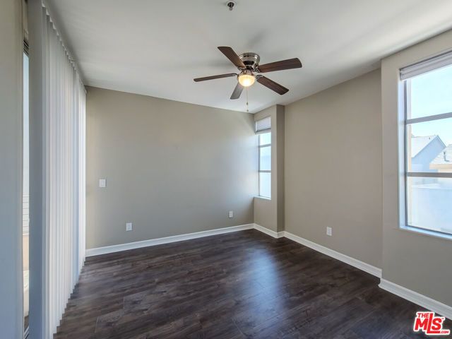 5237 Willowcrest Avenue 105, Los Angeles, CA 91601