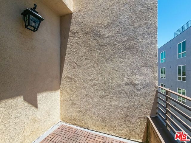 5237 Willowcrest Avenue 105, Los Angeles, CA 91601