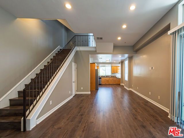 5237 Willowcrest Avenue 105, Los Angeles, CA 91601