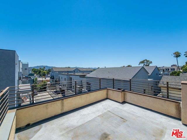 5237 Willowcrest Avenue 105, Los Angeles, CA 91601