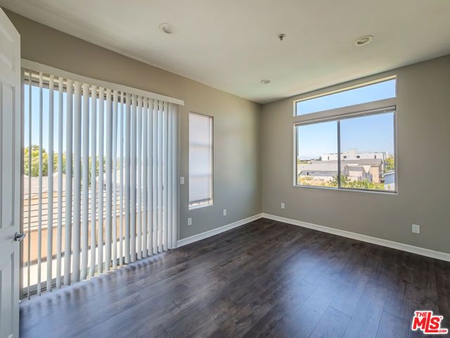 5237 Willowcrest Avenue 105, Los Angeles, CA 91601