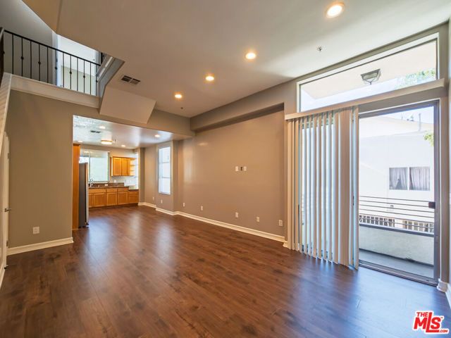 5237 Willowcrest Avenue 105, Los Angeles, CA 91601