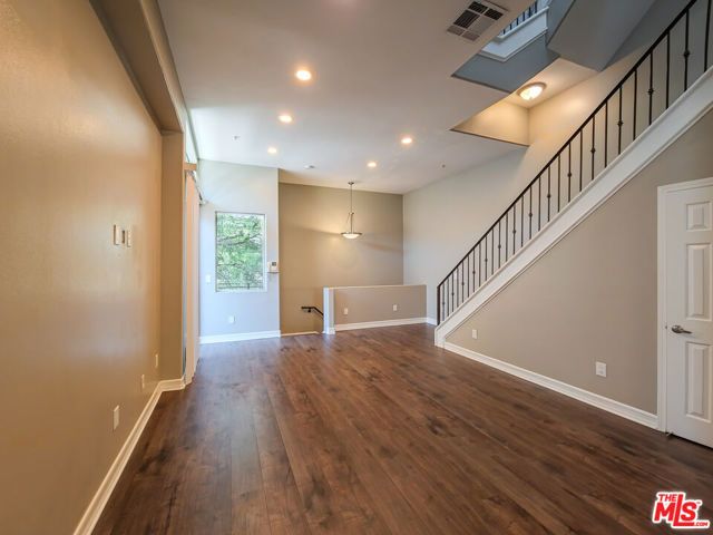 5237 Willowcrest Avenue 105, Los Angeles, CA 91601