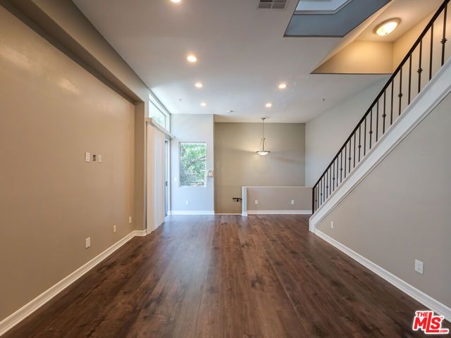 5237 Willowcrest Avenue 105, Los Angeles, CA 91601
