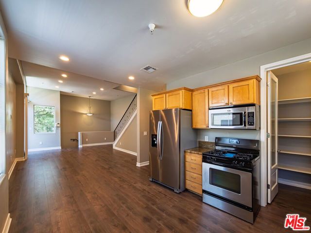 5237 Willowcrest Avenue 105, Los Angeles, CA 91601