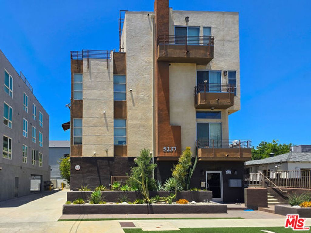 5237 Willowcrest Avenue 105, Los Angeles, CA 91601