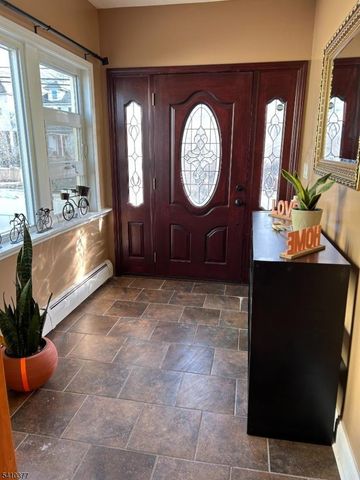 934 Monroe Ave, Elizabeth City, NJ 07208