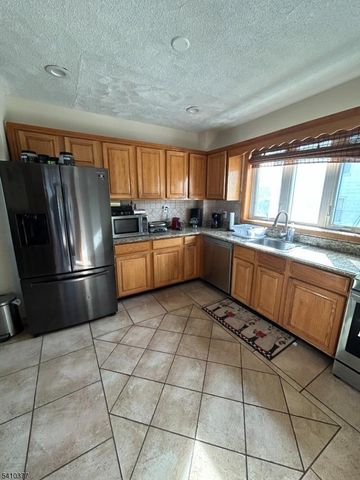 934 Monroe Ave, Elizabeth City, NJ 07208