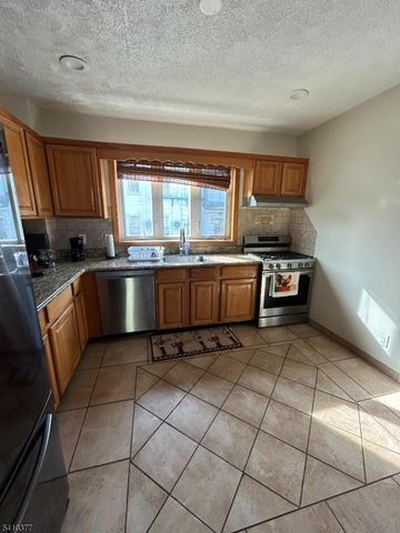 934 Monroe Ave, Elizabeth City, NJ 07208