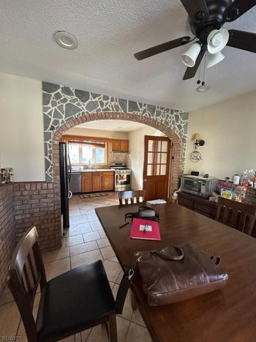 934 Monroe Ave, Elizabeth City, NJ 07208