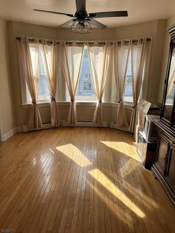 934 Monroe Ave, Elizabeth City, NJ 07208