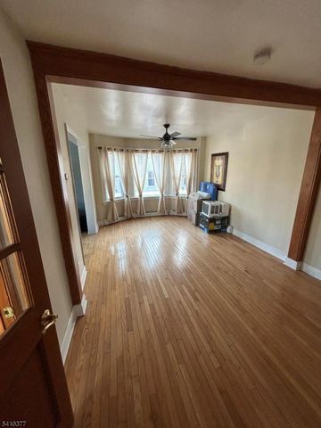 934 Monroe Ave, Elizabeth City, NJ 07208