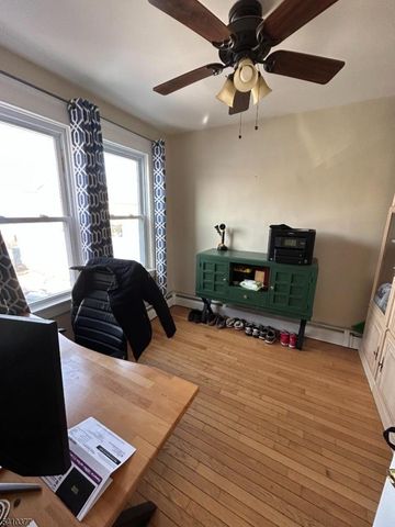 934 Monroe Ave, Elizabeth City, NJ 07208