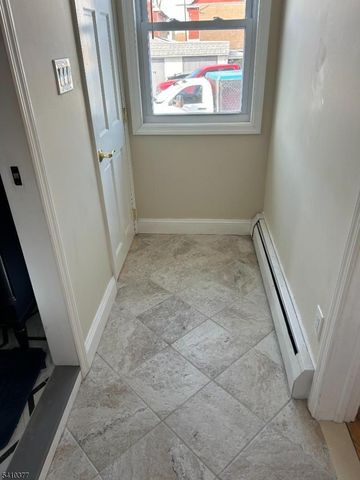 934 Monroe Ave, Elizabeth City, NJ 07208