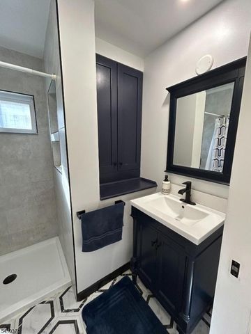 934 Monroe Ave, Elizabeth City, NJ 07208