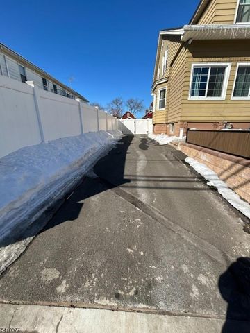 934 Monroe Ave, Elizabeth City, NJ 07208