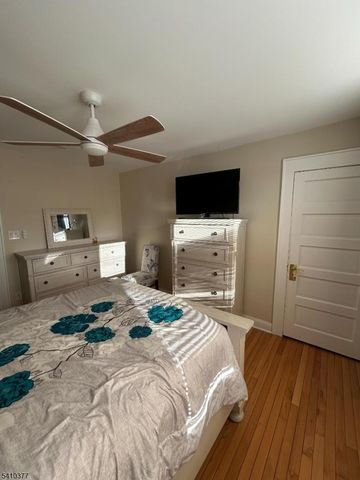 934 Monroe Ave, Elizabeth City, NJ 07208