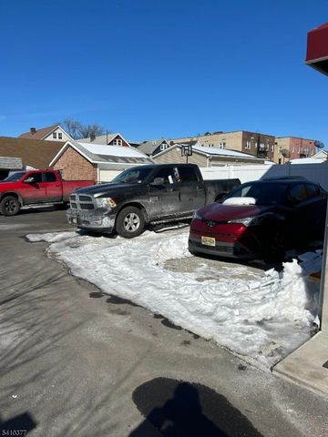 934 Monroe Ave, Elizabeth City, NJ 07208