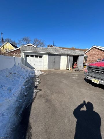 934 Monroe Ave, Elizabeth City, NJ 07208