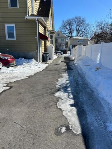 934 Monroe Ave, Elizabeth City, NJ 07208