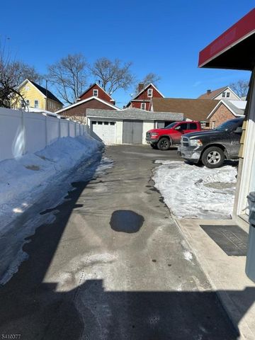 934 Monroe Ave, Elizabeth City, NJ 07208