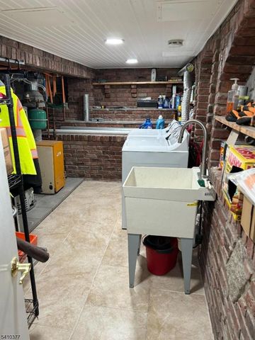 934 Monroe Ave, Elizabeth City, NJ 07208