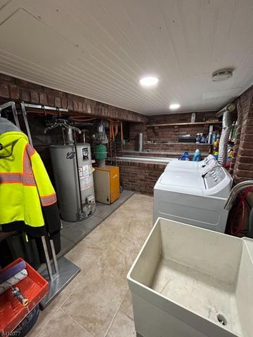 934 Monroe Ave, Elizabeth City, NJ 07208