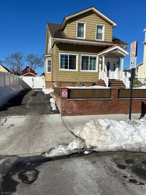 934 Monroe Ave, Elizabeth City, NJ 07208