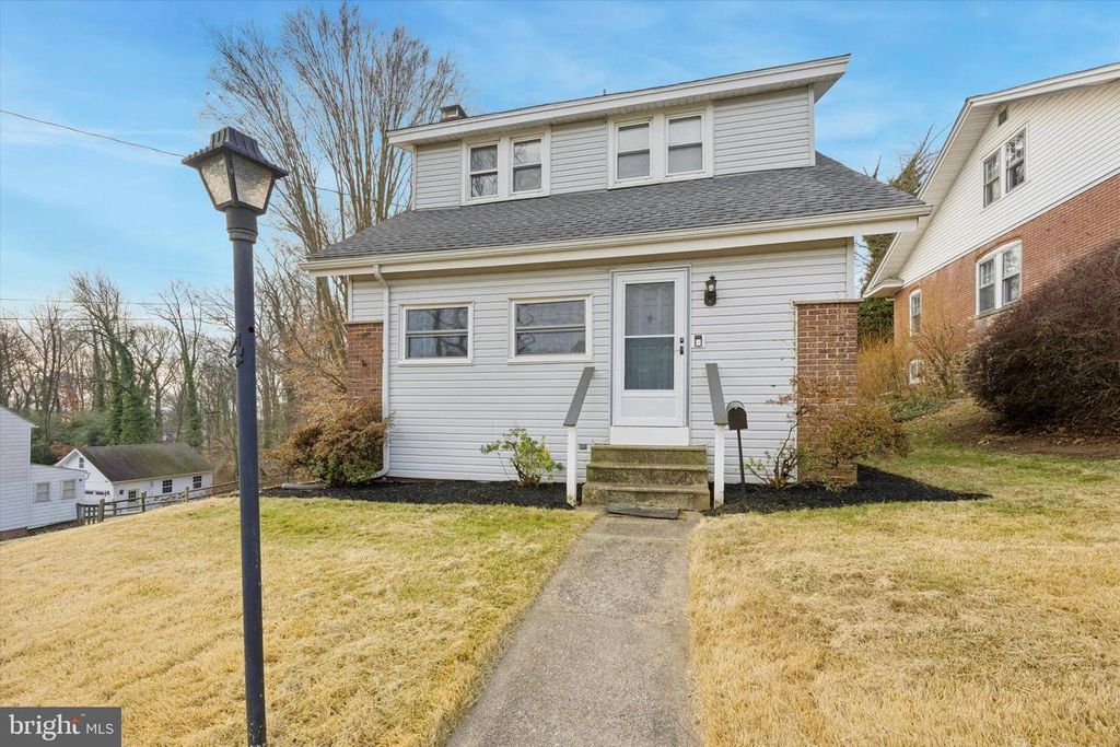 4 FORREST AVE, Claymont, DE 19703