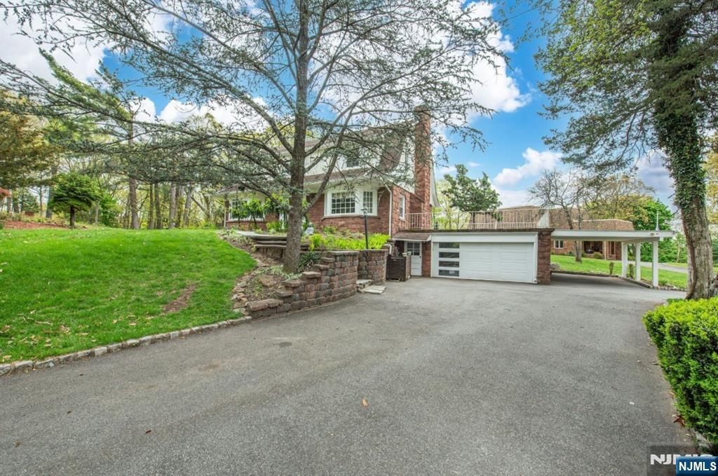 839 Rifle Rifle Camp Road, Woodland Park, NJ 07424