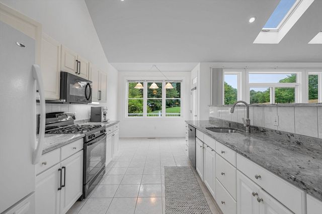 43 Juniper Wood Dr, Haverhill, MA 01832