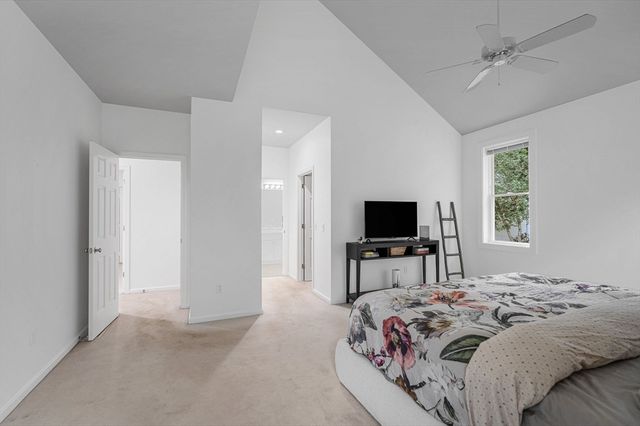 43 Juniper Wood Dr, Haverhill, MA 01832