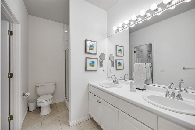 43 Juniper Wood Dr, Haverhill, MA 01832