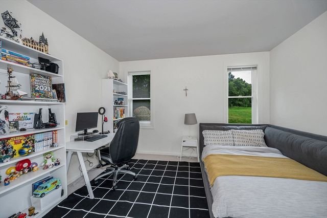 43 Juniper Wood Dr, Haverhill, MA 01832