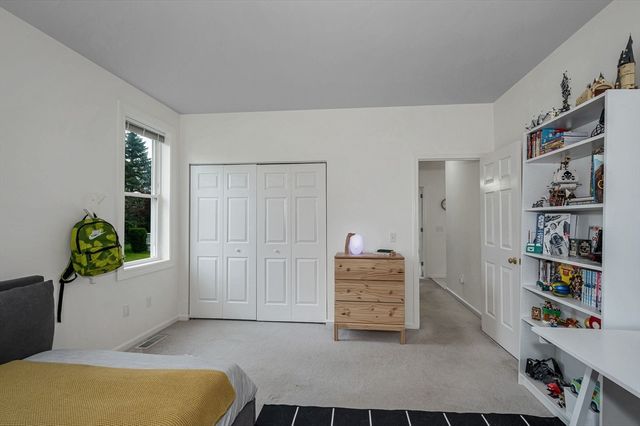 43 Juniper Wood Dr, Haverhill, MA 01832