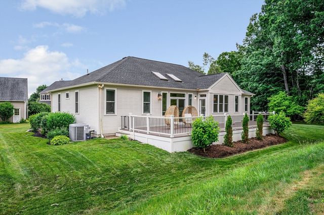 43 Juniper Wood Dr, Haverhill, MA 01832