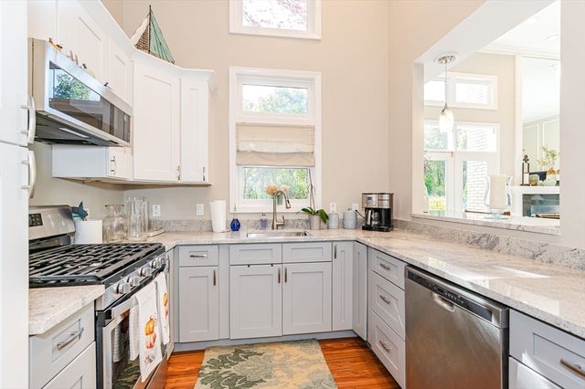 43 Juniper Wood Dr, Haverhill, MA 01832