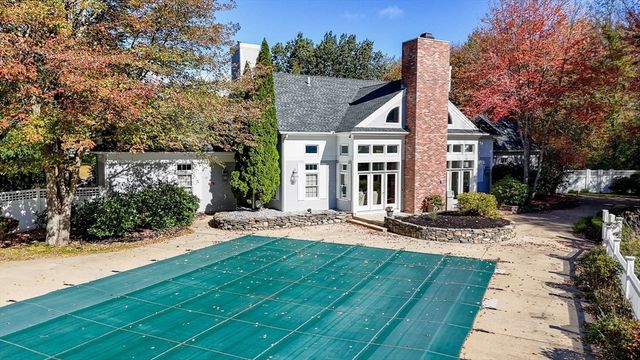 43 Juniper Wood Dr, Haverhill, MA 01832
