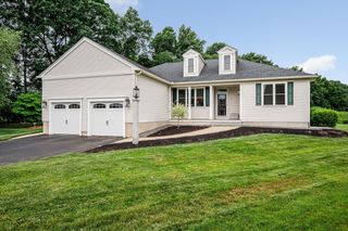 43 Juniper Wood Dr, Haverhill, MA 01832