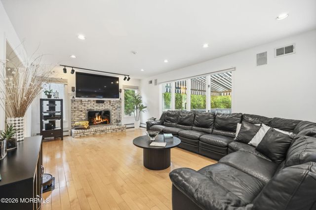 5 Emmons Court, Marlboro, NJ 07746