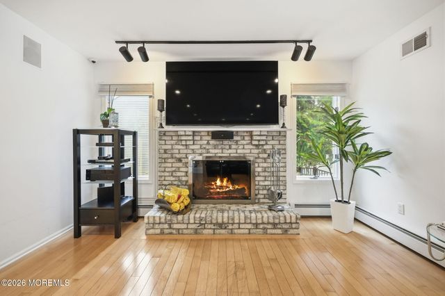 5 Emmons Court, Marlboro, NJ 07746