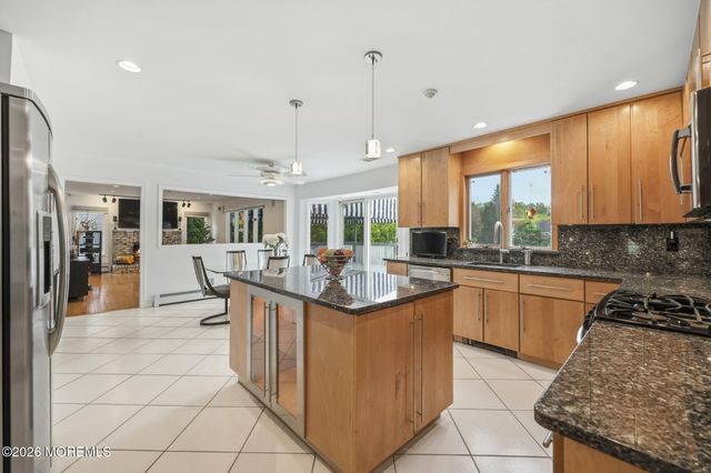 5 Emmons Court, Marlboro, NJ 07746