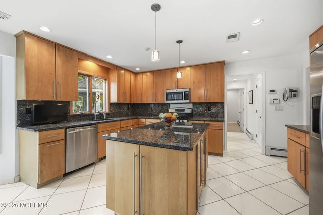 5 Emmons Court, Marlboro, NJ 07746