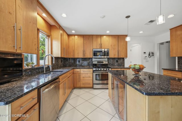 5 Emmons Court, Marlboro, NJ 07746