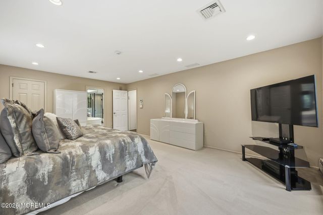 5 Emmons Court, Marlboro, NJ 07746