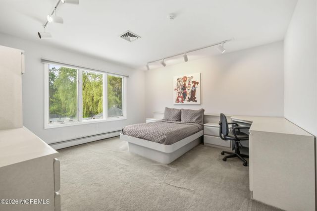 5 Emmons Court, Marlboro, NJ 07746